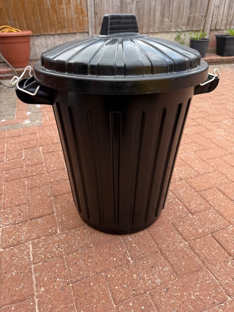 70 litre dustbin with lid and handles 