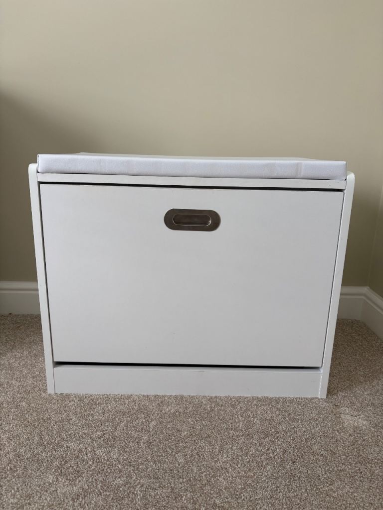 Shoe storage bench 
