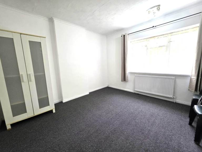 Large 4-bedroom property in Southall