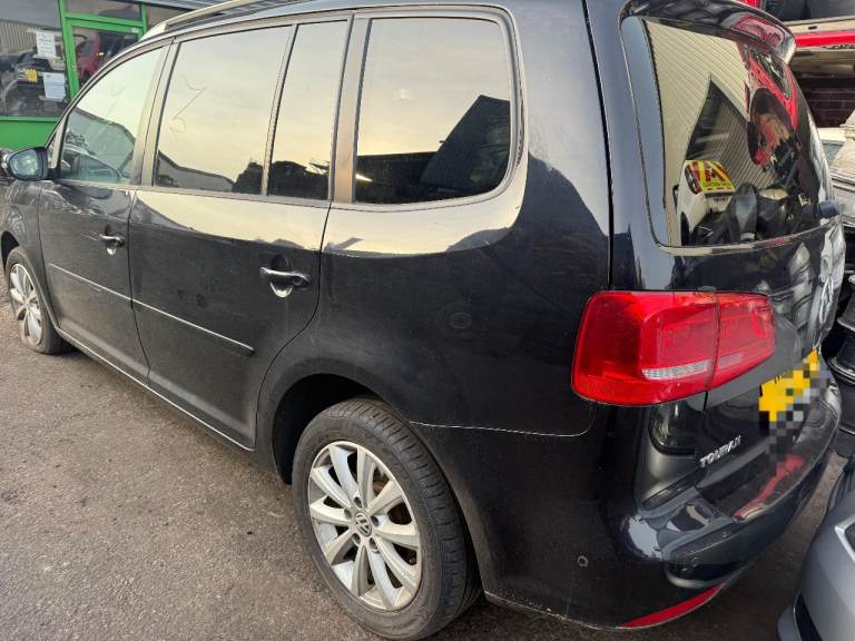 Breaking spare parts vw touran black