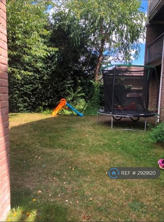 2 bedroom flat in Richmond Park Road, Bournemouth, BH8 (2 bed) (#2929120)