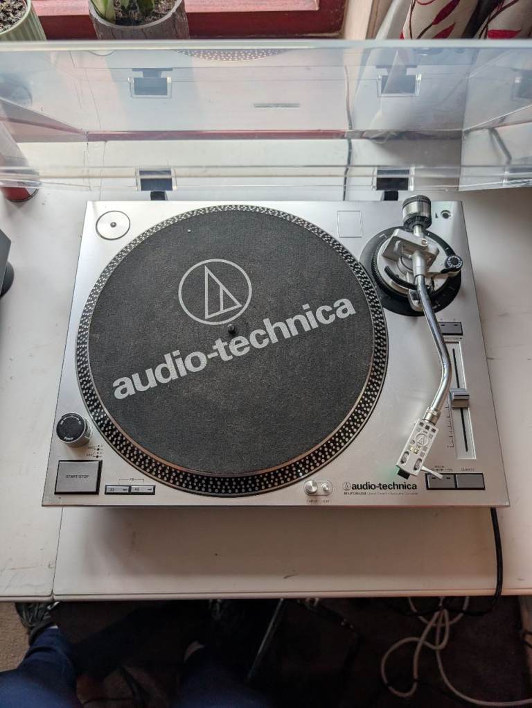 2x Audio technica AT-LP120 USBs turntables (similar to pioneer or technics)