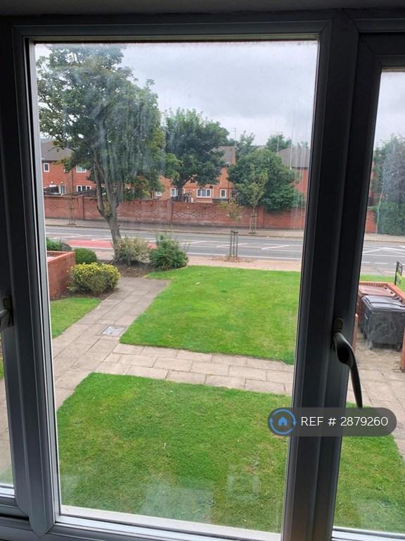 1 bedroom flat in Clairville Close, Liverpool, L20 (1 bed) (#2879260)