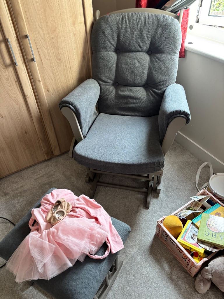 Breastfeeding/Rocking chair. Incredible back support!