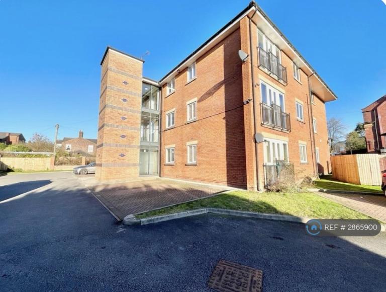 2 bedroom flat in Greengate Lane, Manchester, M25 (2 bed) (#2865900)
