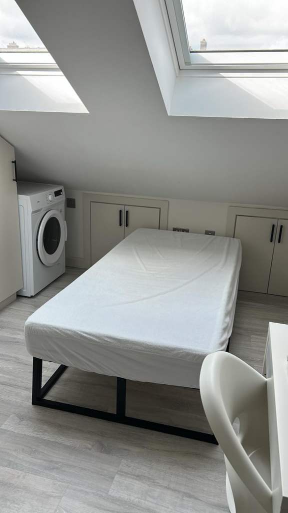 Studio Battersea SW11 2DG