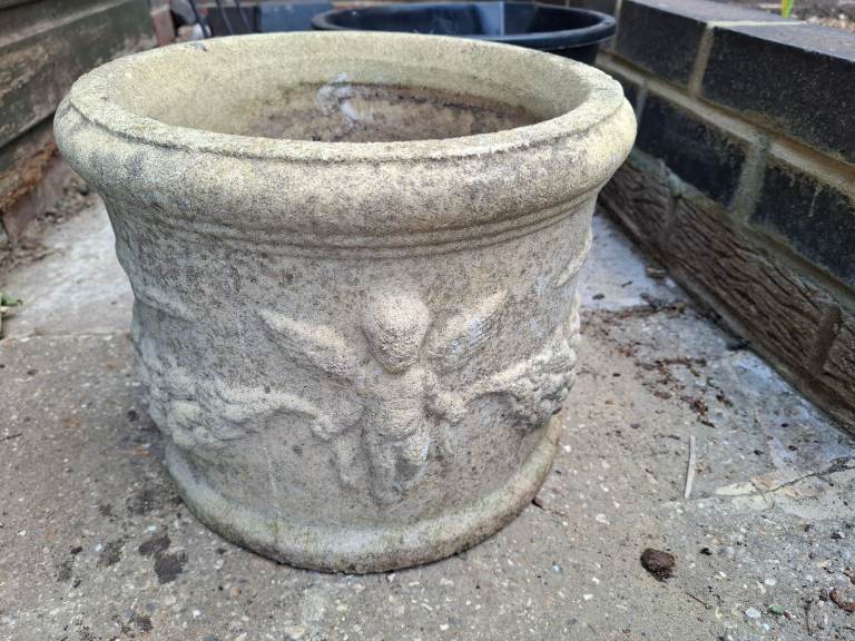 Costwold Studio Ltd cherub garden pot