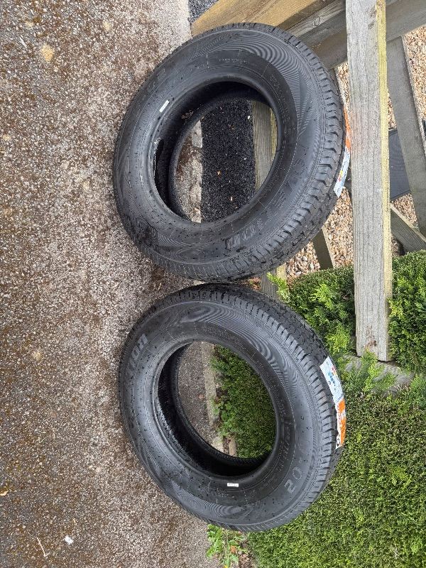 2x Vation 215/75R16 tyres 