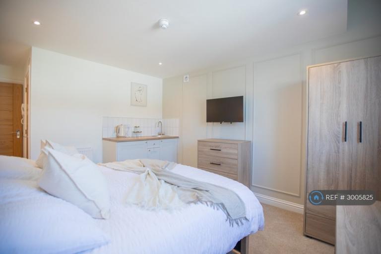 1 bedroom in Wadham Road, Portsmouth, PO2 (#3005825)