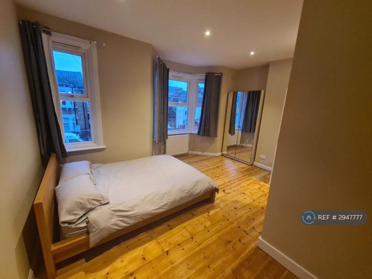 1 bedroom in Crowther Road, South Norwood, SE25 (#2947777)
