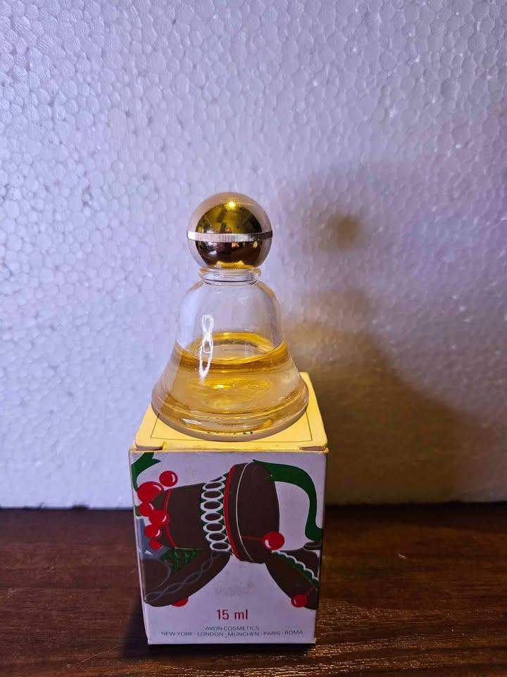 Christmas Belle Unforgettable Avon eau de cologne