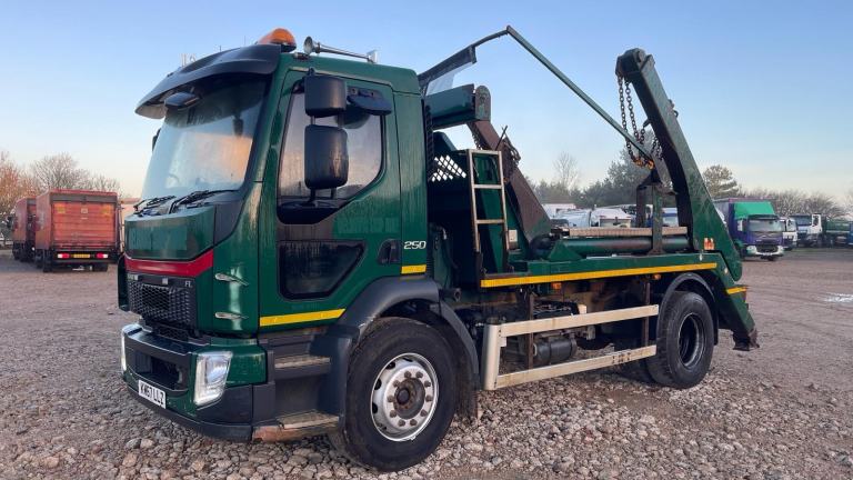 2018 Volvo FL 250 18 TONNE HYVA CHAIN LOADER , 277,541 KM