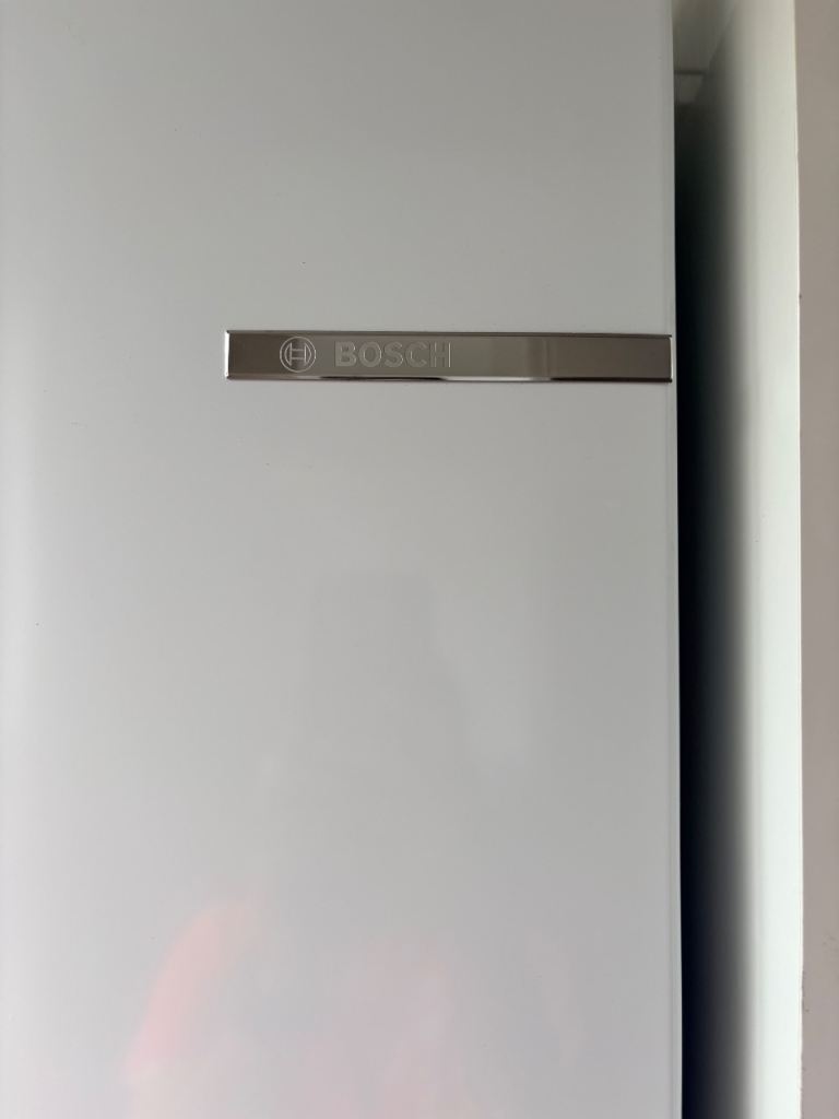 Bosch KGN27NWFAG1 Freestanding Fridge Freezer - Excellent Condition