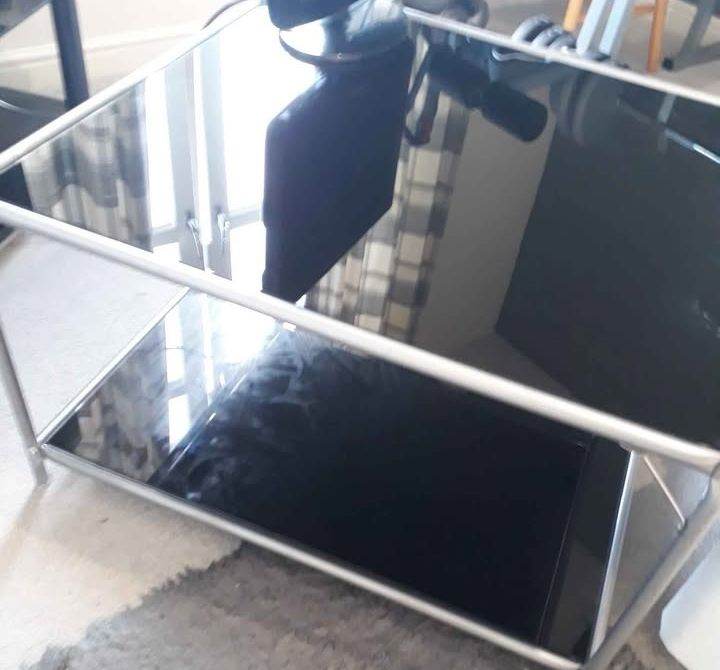 Black thick glass coffe table 