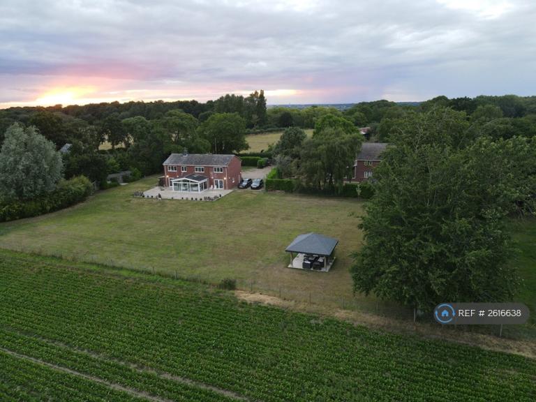 5 bedroom house in Hall Back Lane, Norwich, NR14 (5 bed) (#2616638)
