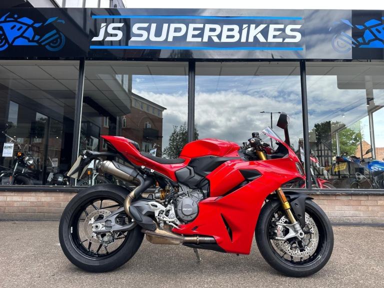 DUCATI PANIGALE V2 S 2025 - ONLY 778 MILES 