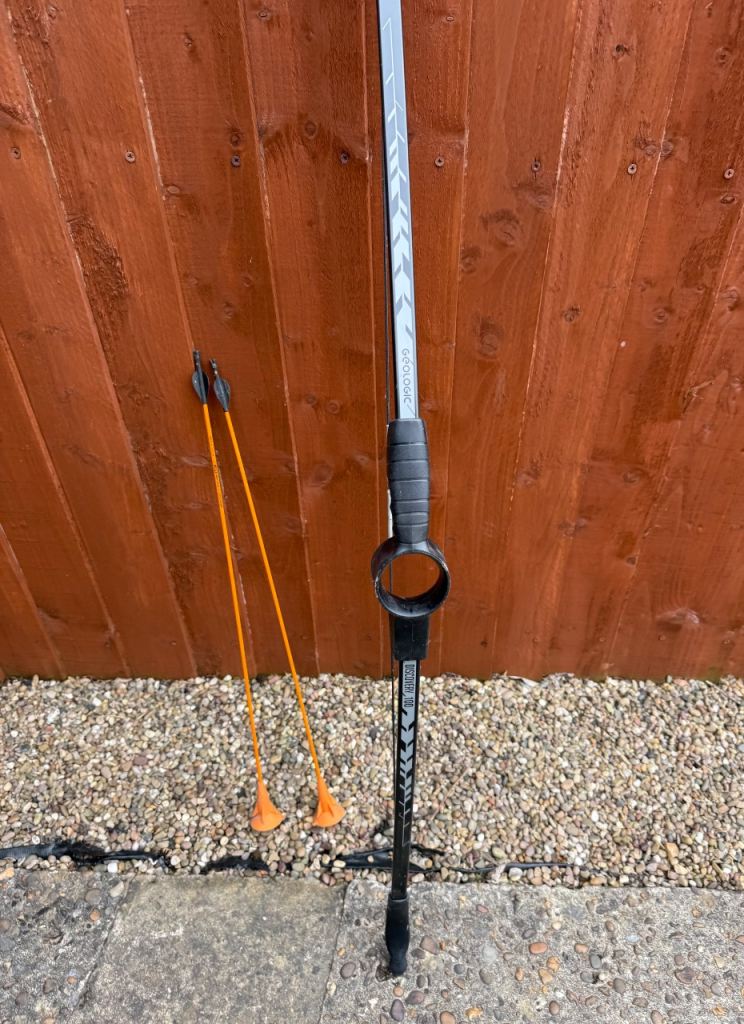 Toy bow and arrow set