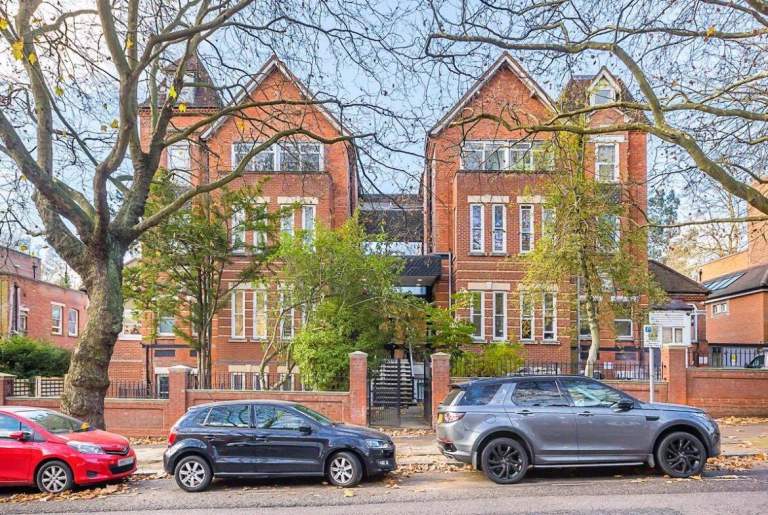  Newly Refurbished Mezzanine Studio Apartment – Fitzjohns Avenue, Hampstead, NW3-Ref: 1399