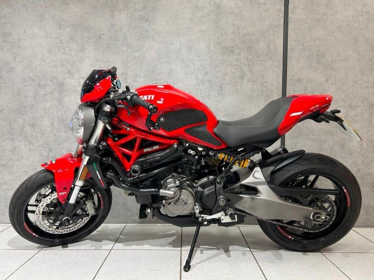 68/2018 Ducati Monster 821 - 12871 miles - STUNNING!