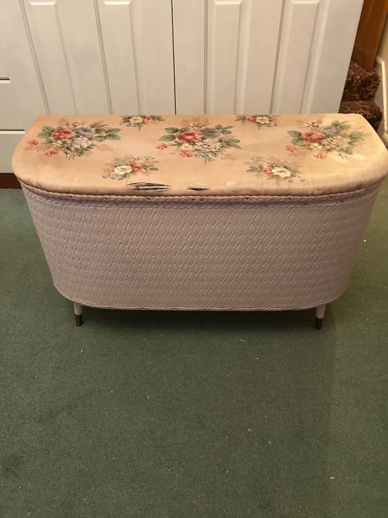 Wicker bedding box 