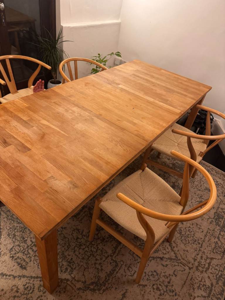 Beautiful Solid Wood extendable Dining Table with 4 Chairs