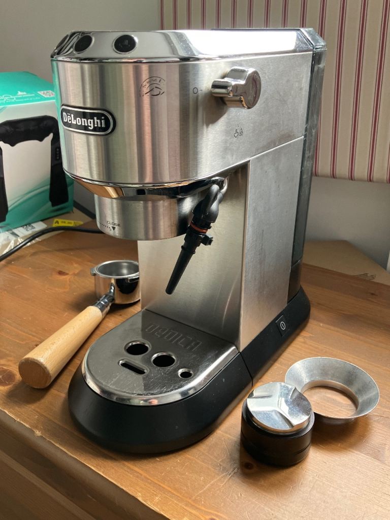 De'Longhi Dedica Style EC 685.M Pump Espresso Machine, Silver. Preowned.