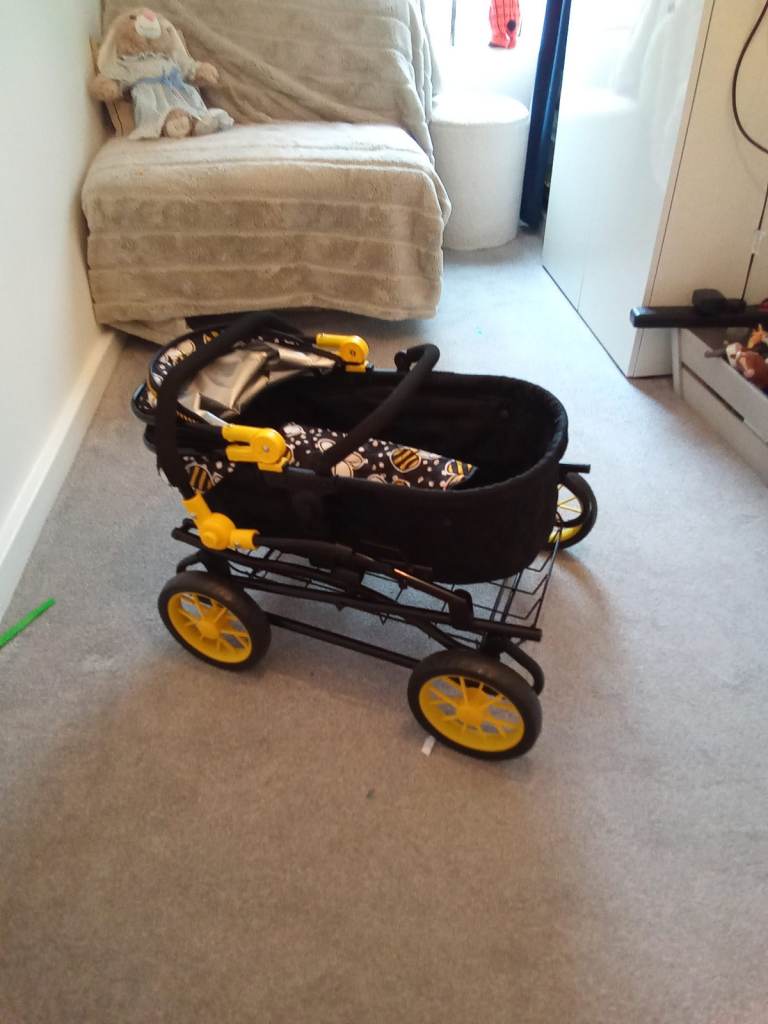 A lovely doll pram/pushchair