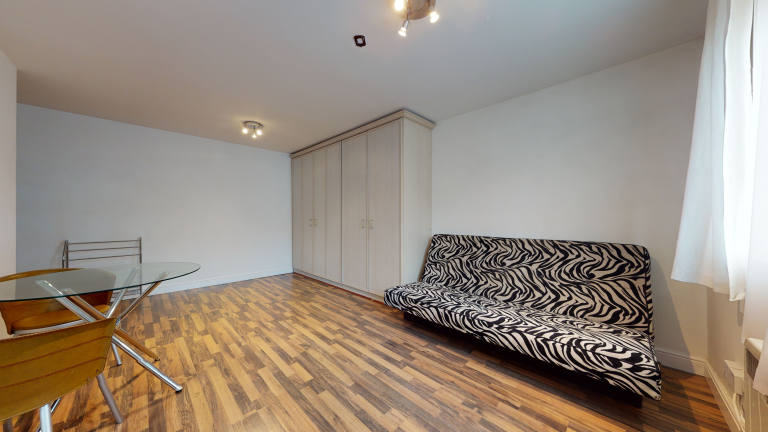 Studio flat in Telegraph Place, London, E14