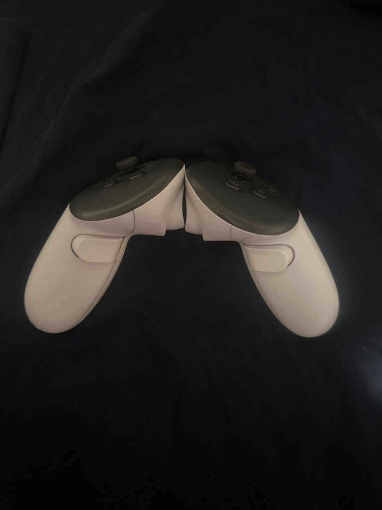 Pair of VR Motion Controllers – White, Good Condition
