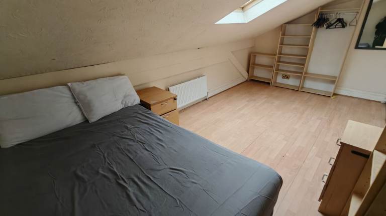 Loft room to rent in wd6