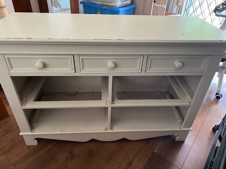 Cream Wooden sideboard / chest of Drawers