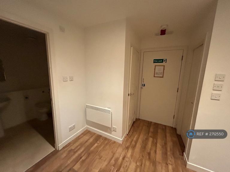 2 bedroom flat in Fraser House, Aberdeen, AB11 (2 bed) (#2712550)