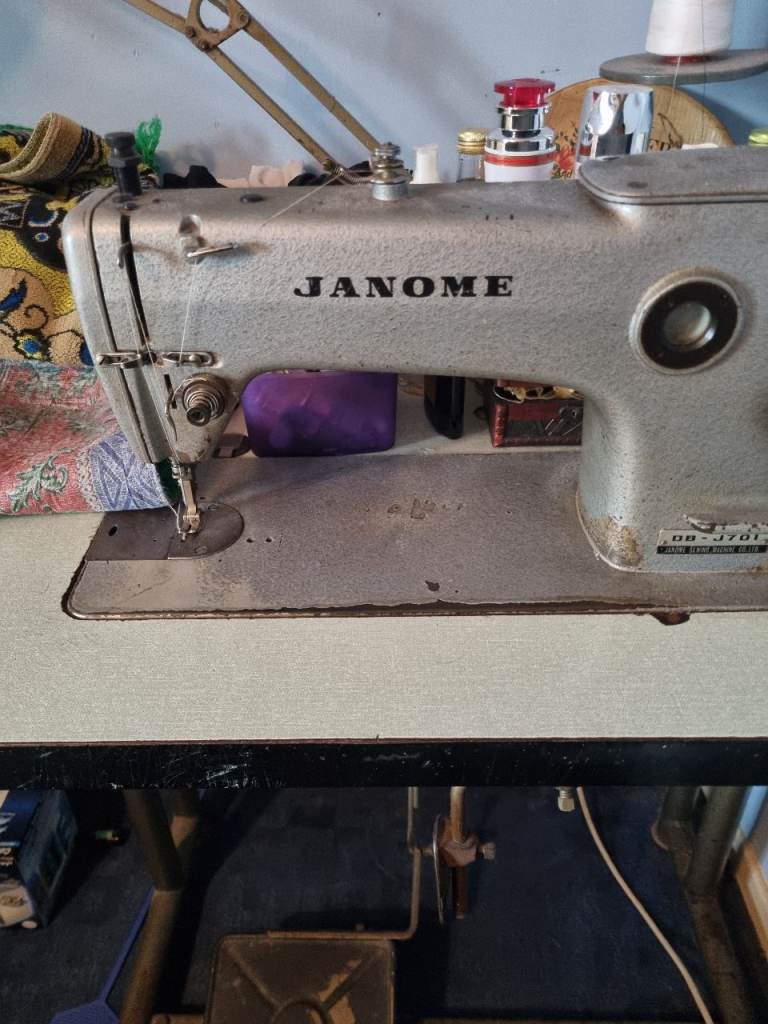 Janome DB-J701 Industrial Sewing Machine - mint Condition