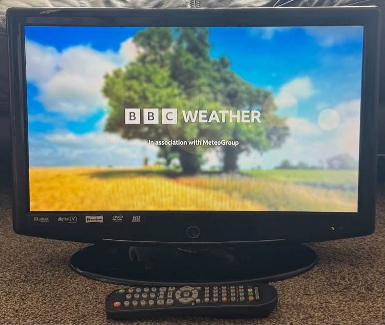 ++ Bush 19 Inch HD LCD TV Built In DVD Player & Freeview ++