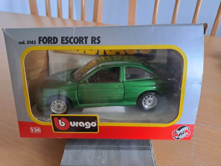 Burago Ford Escort RS 1/24 Die-Cast Model Car
