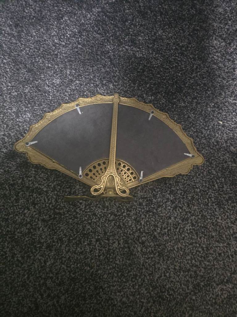 Beautiful Brass Mirror – Elegant & Stylish ✨