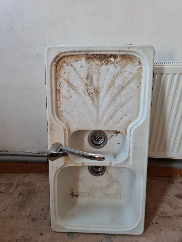 Kitchen sink white double chamber