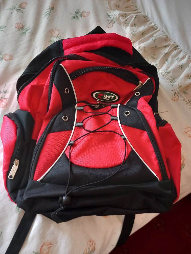 2 x Rucksacks Green and Red