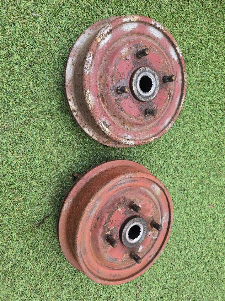 Ford Sierra rear hubs £70