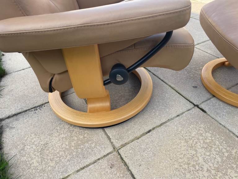 Ekorness Stressless Chair & Foot Stool with Adjustable Headrest | in ...