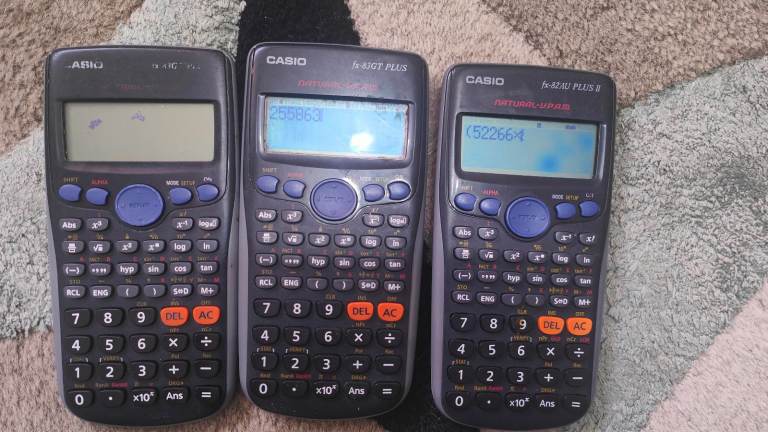 Casio fx-8sAU Plus Scientific Calculators x3 * Collect only Leeds LS17 * Sold as seen