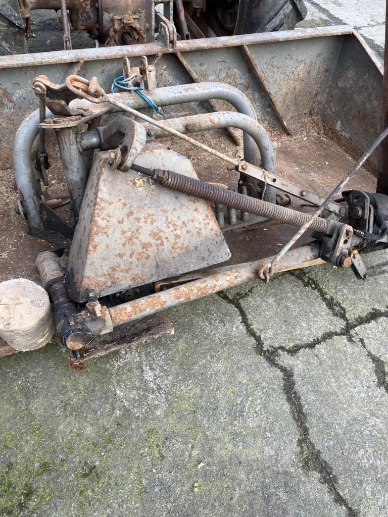 Massey Ferguson cutting bar with spare driving rod complete