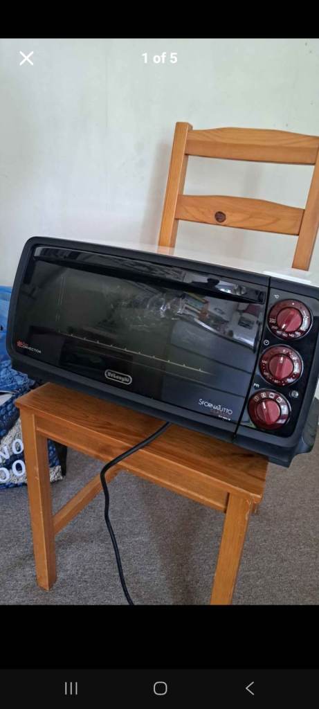 Compact fan oven DeLonghi