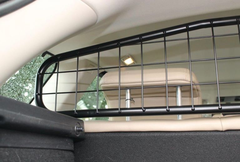 Dog guard for Range Rover Evoque