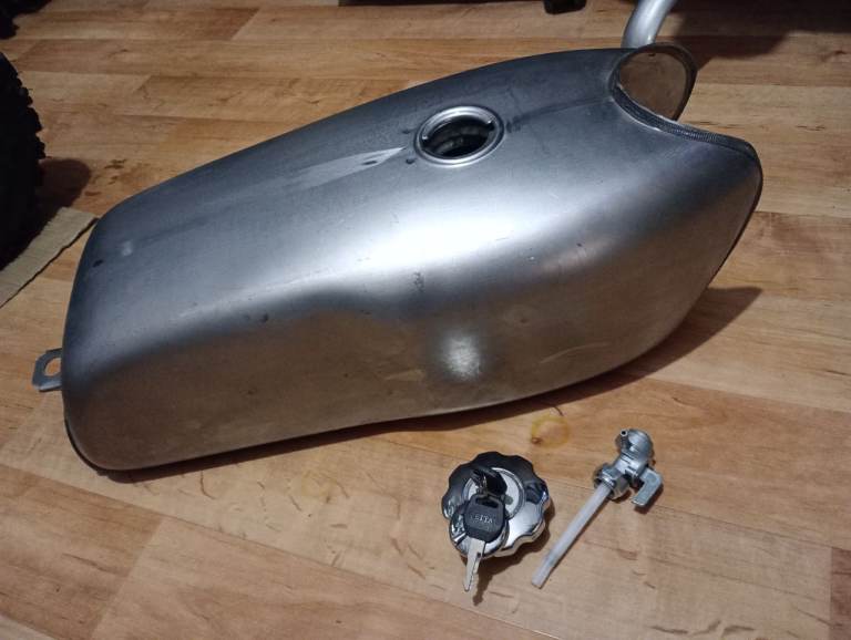9L 2.4Gal Universal Motorcycle Cafe Racer Gas Fuel Tank