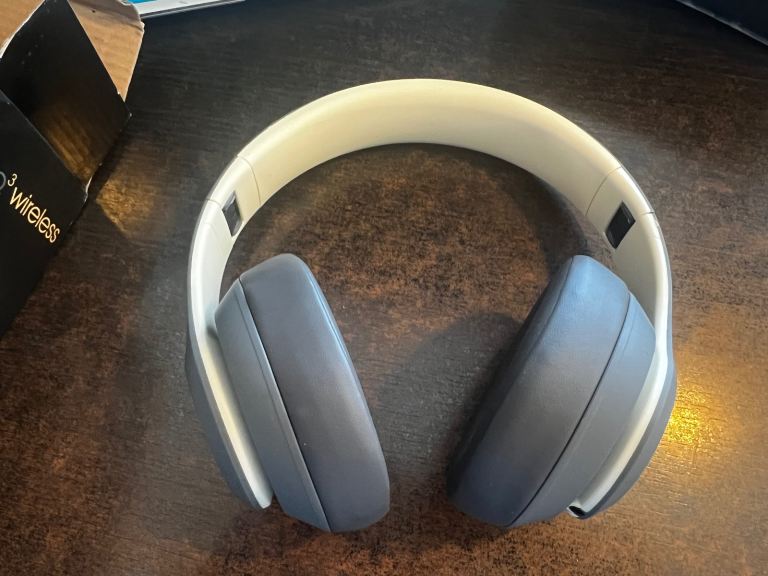 Beats Dr Dre studio3 wireless headphones 