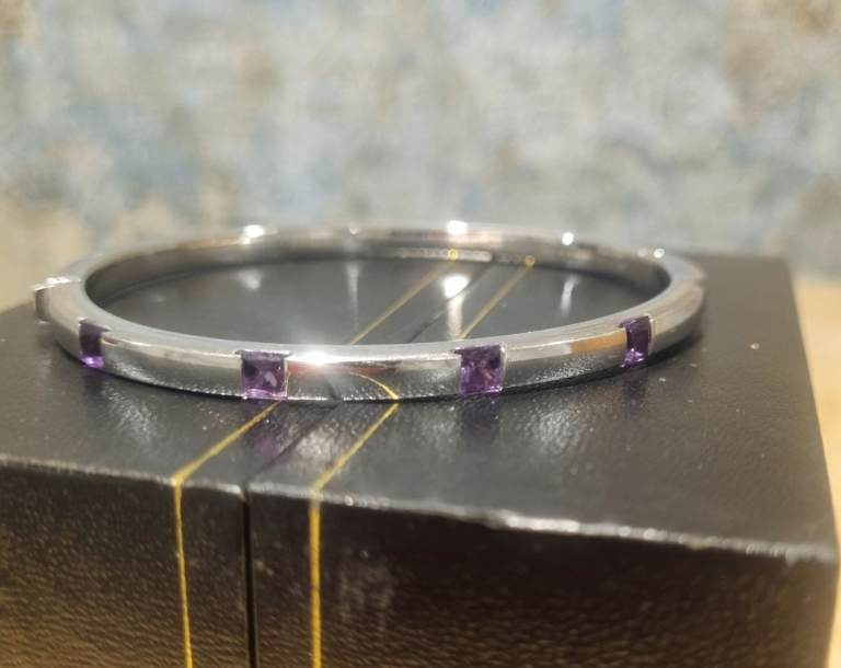 Gold 9ct Bangle / Bracelet with amethysts. 