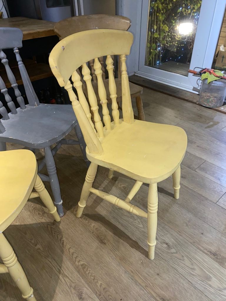 X 4 SOLID OAK COUNTRY/VICTORIAN STYLE DINING CHAIRS ,UP-CYCLE OR USE AS IS ,FREE LOCAL DELIVERY