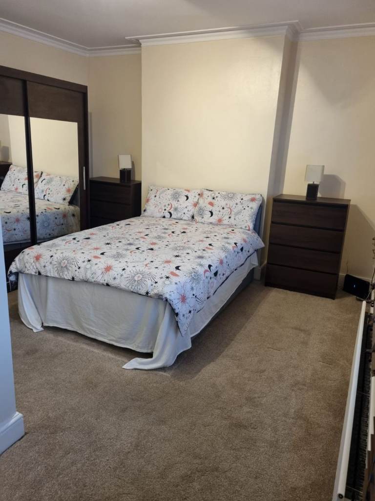 Spacious and Cosy Double Rooms for Rent in - CR7 7LP