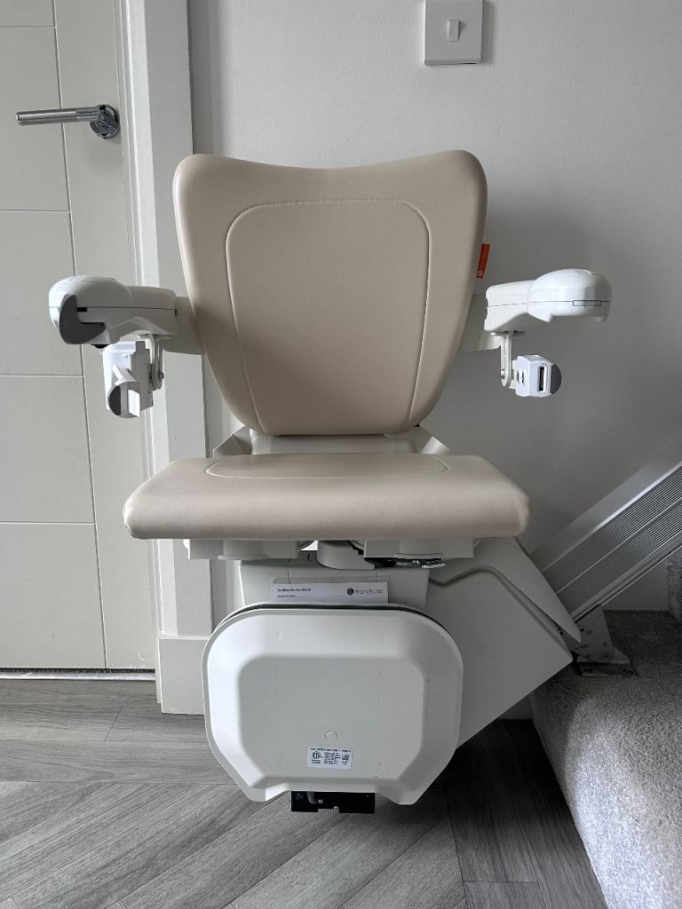 Handicare 1100 stairlift. Straight. Excellent condition - as new. 